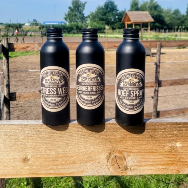 Frisse vacht & Textiel spray op omheining Frisse vacht & Textiel spray op omheining