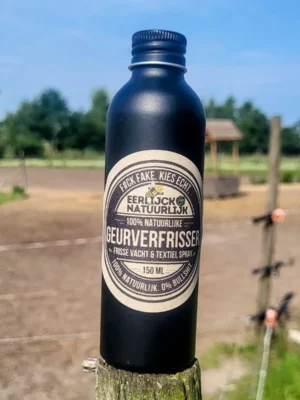 Frisse vacht & Textiel spray op paal weide