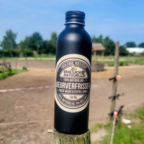 Frisse vacht & Textiel spray op paal weide Frisse vacht & Textiel spray op paal weide