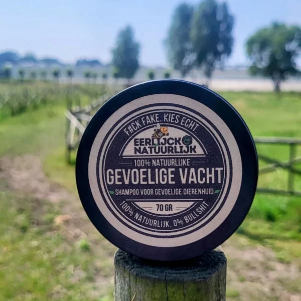 Gevoelige Vacht Shampoo bar op paal weide_converted Gevoelige Vacht Shampoo bar op paal weide_converted