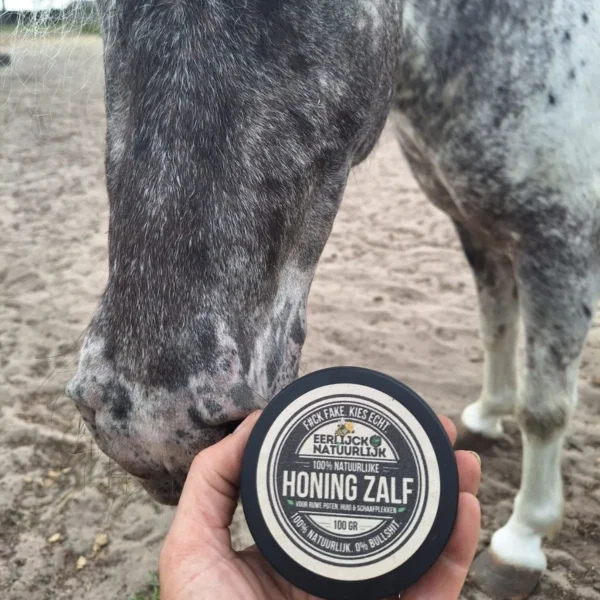 Honing zalf bij pony Honing zalf bij pony