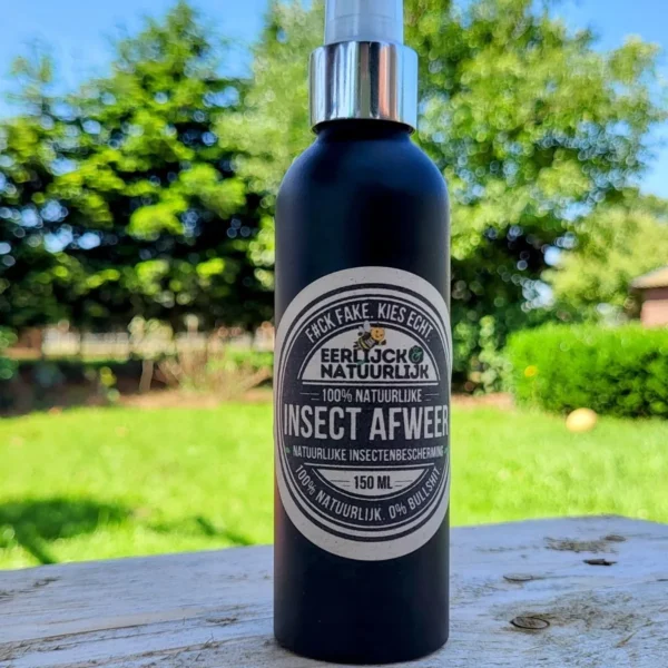 Insect Afweer Spray op houten tafel Insect Afweer Spray op houten tafel