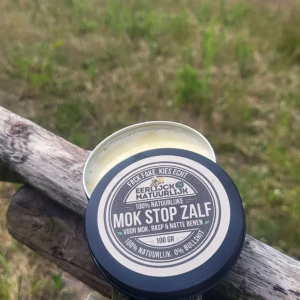 Mok Stop Zalf open op omheining Mok Stop Zalf open op omheining