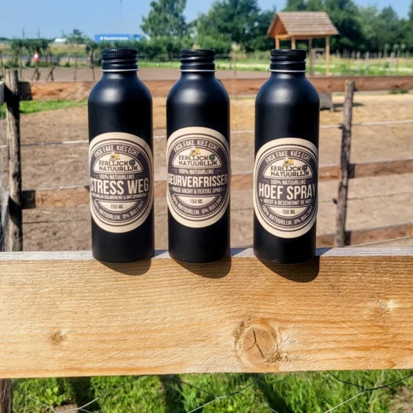 Stress Weg Spray op omheining met andere sprays Stress Weg Spray op omheining met andere sprays