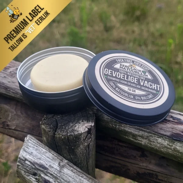 Tallow Gevoelige Vacht Shampoo bar open deksel op omheining Tallow Gevoelige Vacht Shampoo bar open deksel op omheining