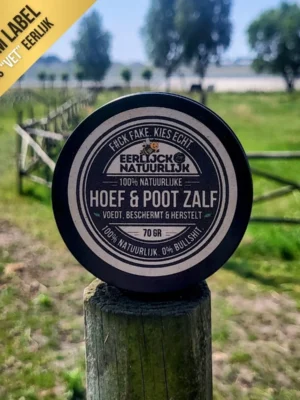 Tallow Hoef & Poot Zalf op paal in weide