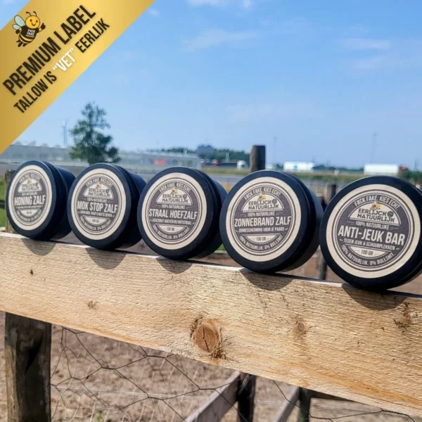 Tallow anti jeuk Shampoo Bar op omheining met andere producten Tallow anti jeuk Shampoo Bar op omheining met andere producten