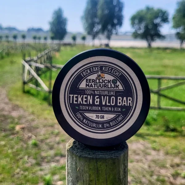 Teken & Vlo Shampoo bar op paal weide Teken & Vlo Shampoo bar op paal weide