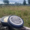 Teken & Vlo Shampoo bar open op omheining