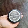 Vacht shampoo bar in hand voor paard