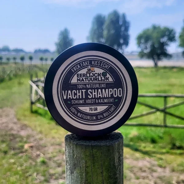 Vacht shampoo bar op paal weide Vacht shampoo bar op paal weide