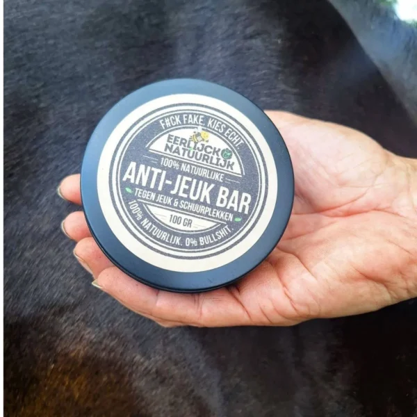 anti jeuk Shampoo Bar in de hand_converted Anti Jeuk Shampoo Bar – Puur Natuur