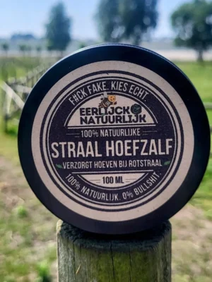straal hoefzalf op paal weide
